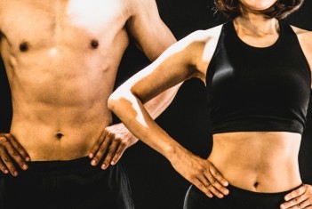 体幹がきれいな男女